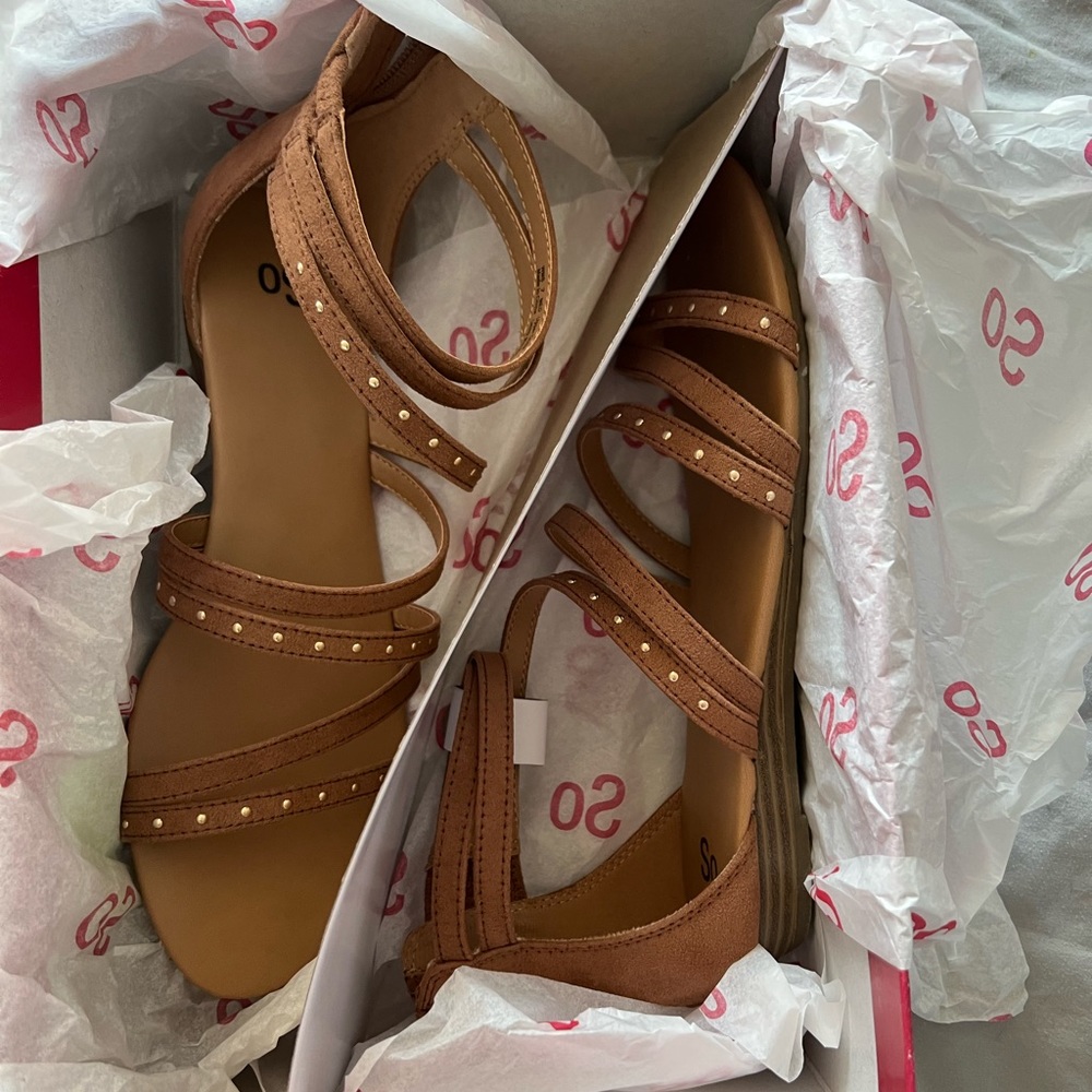 SO gladiator sandals size 7